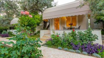 Phòng Club | Két bảo mật tại phòng, truy cập Internet không dây miễn phí