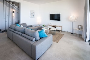Villa, 6 Bedrooms, Private Pool | Living room