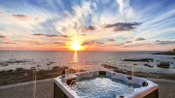 Villa, 6 Bedrooms, Private Pool | Jetted bathtub