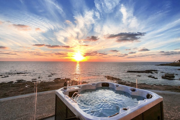 Villa, 6 Bedrooms, Private Pool | Jetted bathtub