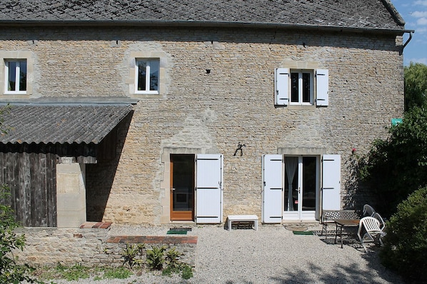 Front of property - Gîte- La Ferme des Chataigniers (Vienne-en-Bessin)