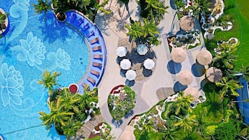Outdoor pool, sun loungers