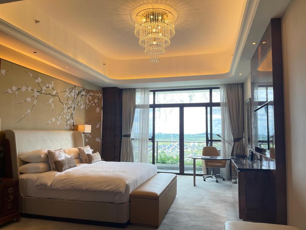 Caja de seguridad en la habitación y escritorio 