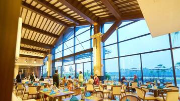 Daily buffet breakfast (MYR 78 per person)