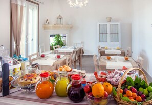 Desayuno de cocina local incluido todos los días