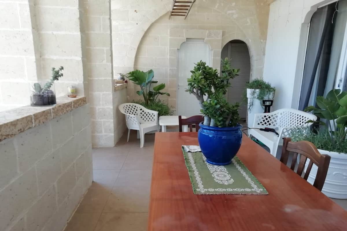 Caja de seguridad en la habitación, escritorio, cunas y wifi gratis