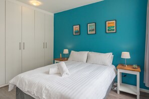 Premium bedding, blackout curtains, free WiFi, bed sheets - Senator Park Suite 2 (Cape Town)
