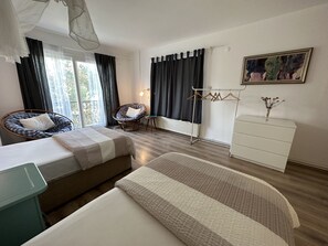 Standard-Zweibettzimmer, 1 Schlafzimmer, Balkon, Gartenblick | Bügeleisen/Bügelbrett, kostenloses WLAN, Bettwäsche