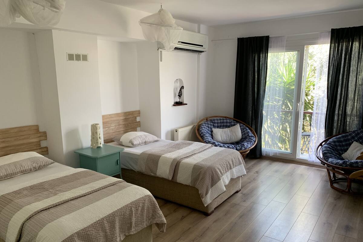 Standard Twin Room, 1 Bedroom, Balcony, Garden View | Iron/ironing board (on request), WiFi (free), bed sheets