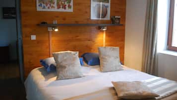 Habitación doble (Cabanon) | Ropa de cama de alta calidad, minibar y escritorio