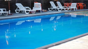 Piscine extérieure (ouverte en saison)