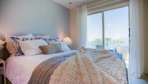 5 bedrooms, in-room safe, iron/ironing board, rollaway beds - Villa Oasis (Kissonerga)
