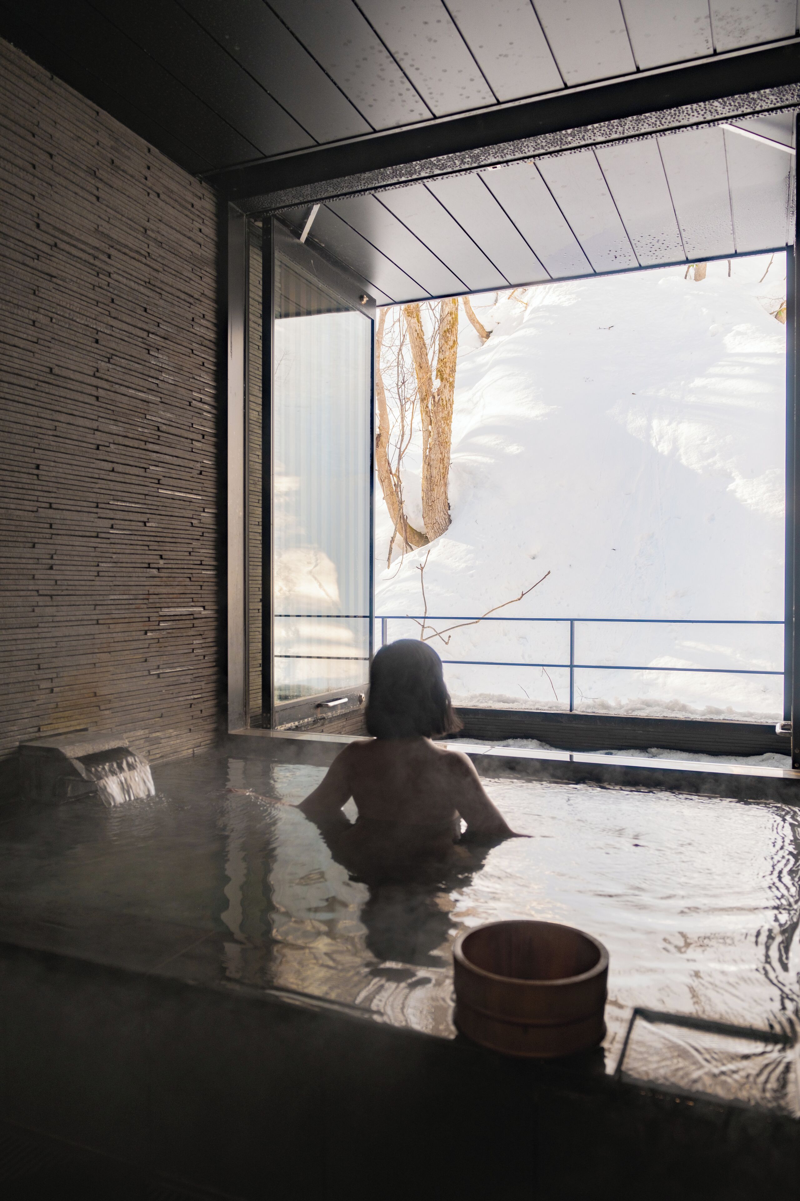 Deep soaking bathtub