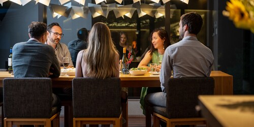 客室内のダイニングエリア