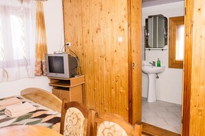 Comfort Double Room | Bathroom | Shower, hair dryer, towels - Grunyk Guest House (Yaremche)