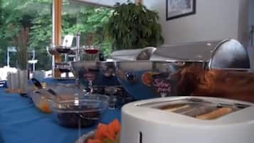 Frokostbuffé hver dag (mot et tillegg)