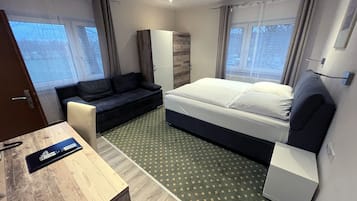 Doppelzimmer | Zimmersafe, Schreibtisch, Bügeleisen/Bügelbrett, Babybetten