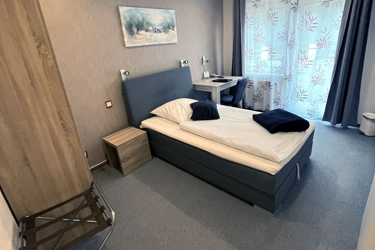 Single Room | In-room safe, desk, iron/ironing board, cribs/infant beds