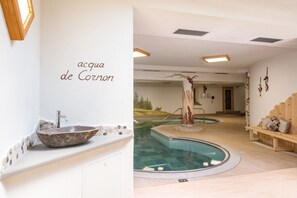 Indoor pool, open 3:30 PM to 7:30 PM, sun loungers - FORESTO - holiday apartments (Tesero)