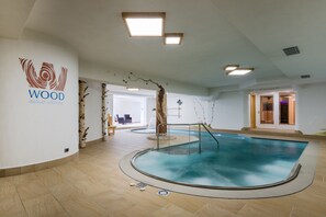 Piscina coberta (horari: 15:30-19:30) i gandules 