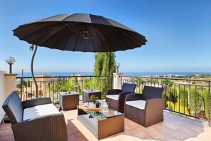 Biệt thự, 3 phòng ngủ, hồ bơi riêng | Hiên