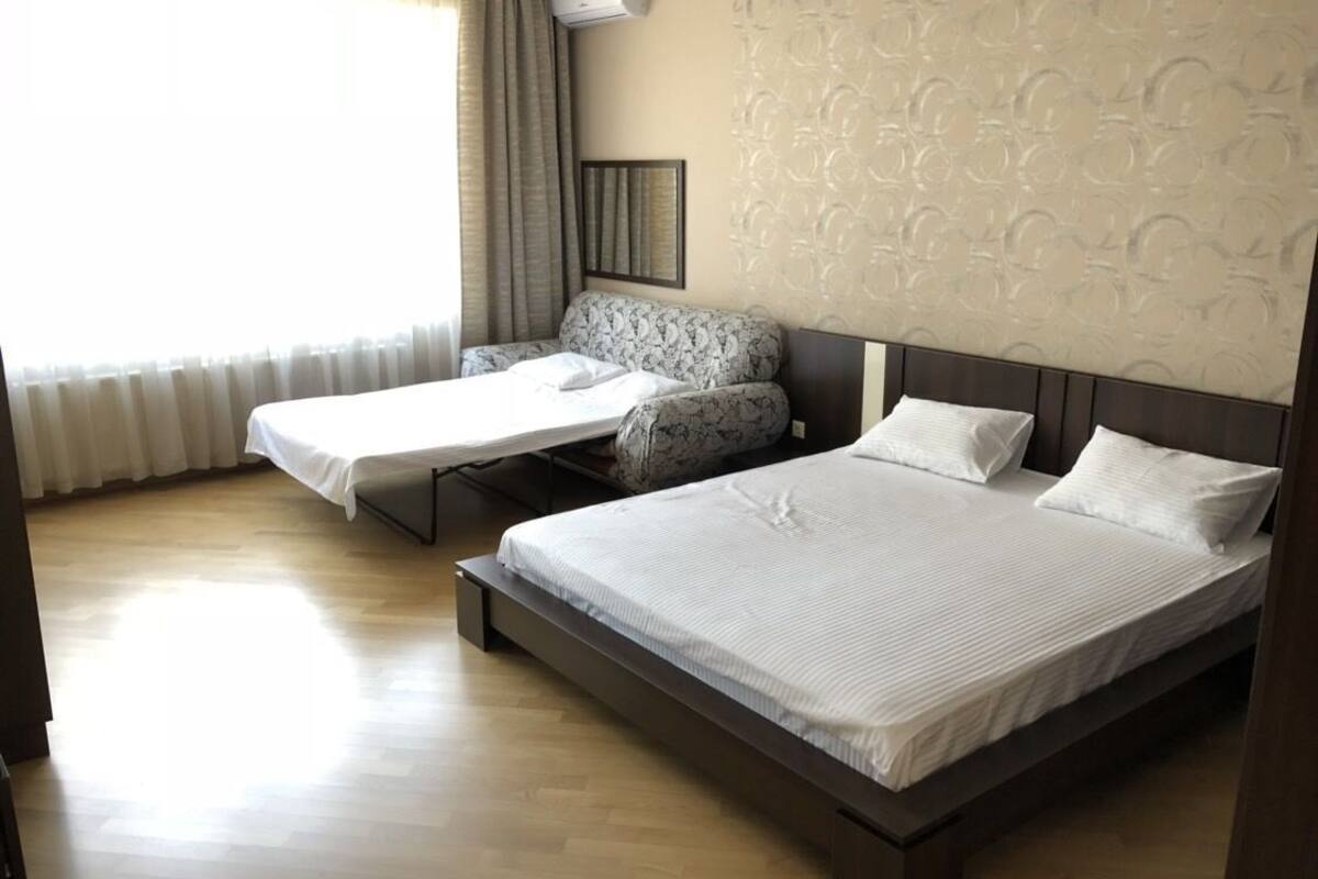 Premium tweepersoonskamer, 1 kingsize bed | 1 slaapkamer, luxe beddengoed, een minibar, een bureau