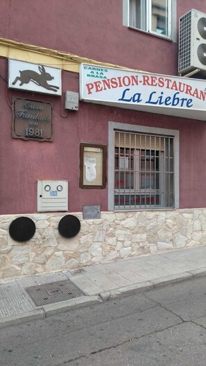 Local cuisine - Pension Restaurante La Liebre (Salamanca)