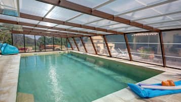 Indendørs pool