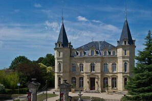 Front of property - Chateau Pontet d'Eyrans & Spa (Eyrans)