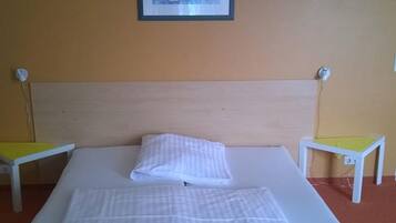 Schreibtisch, Babybetten, Zustellbetten, kostenloses WLAN