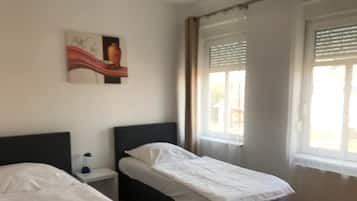 Schreibtisch, Babybetten, Zustellbetten, kostenloses WLAN