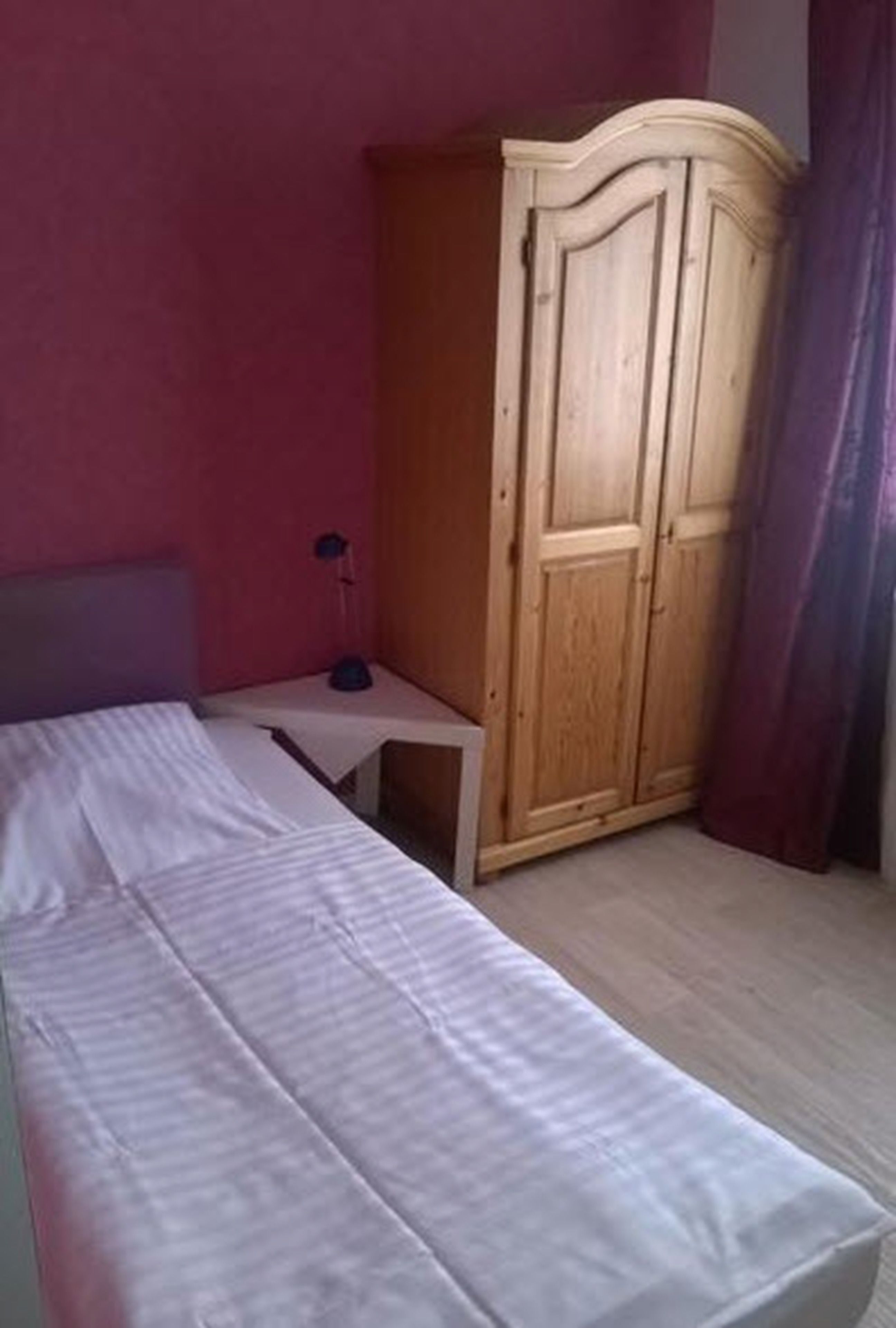 Desk, cribs/infant beds, rollaway beds, free WiFi