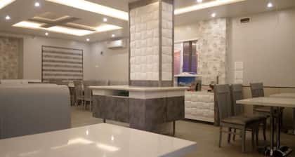 Hotel Pushpak Park