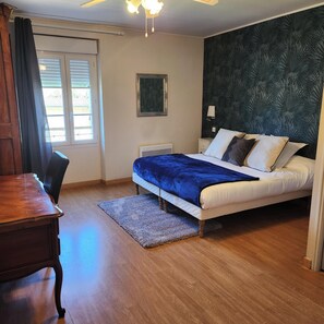 Decoración personalizada, muebles diferentes y escritorio 