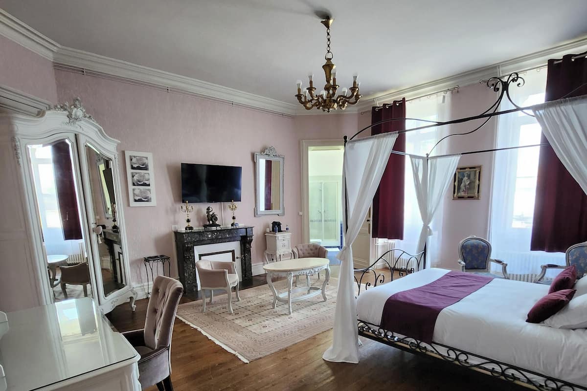 Royal Suite | Individually decorated, individually furnished, desk, laptop workspace