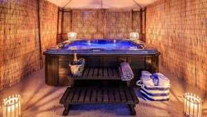 A hot tub with a wooden bench, towels, and a bucket. - Villa Isabella (Pegeia)