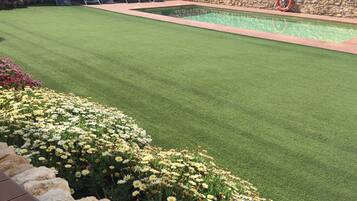 Outdoor pool, pool umbrellas, sun loungers