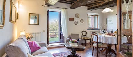 Family Apartment, 2 Bedrooms | Living room | Flat-screen TV