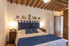 Apartamento romántico, 1 habitación | Cunas (de pago) y ropa de cama