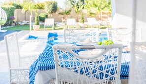 Outdoor dining - Villa Jaimi (Pegeia)