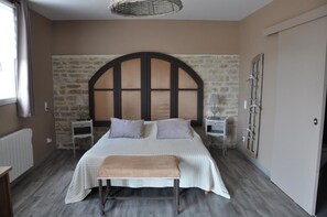 5 bedrooms, individually decorated, individually furnished, free WiFi