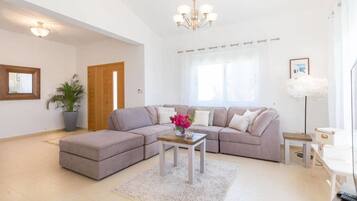 Villa | Living area | Smart TV, video game console