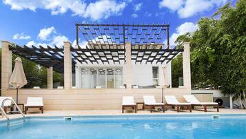 Outdoor pool, pool loungers