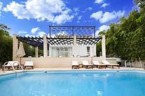 Outdoor pool, sun loungers - Villa Ariana (Pegeia)