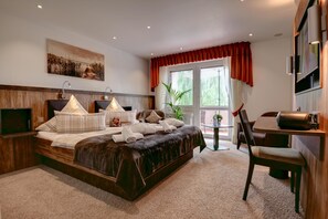 Comfort-Doppelzimmer, Balkon | Individuell dekoriert, Schreibtisch, Bügeleisen/Bügelbrett