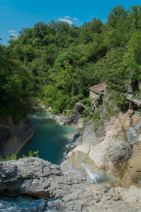 المنشأة من الخارج