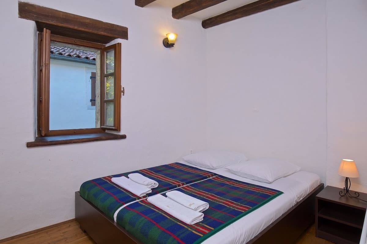 Stone House 8 | Individuell eingerichtet, Schreibtisch, schallisolierte Zimmer