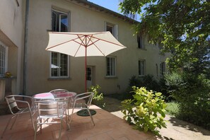 Terrace/patio - Résidence du Chateau de Bégué (Cazaubon)