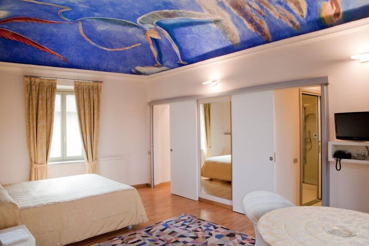 superior double room | 1 bedroom, premium bedding, minibar, in-room safe