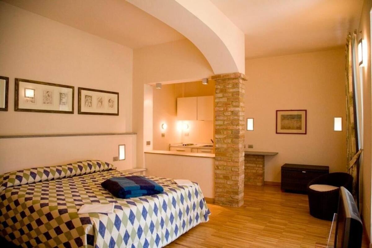 1 bedroom, premium bedding, minibar, in-room safe